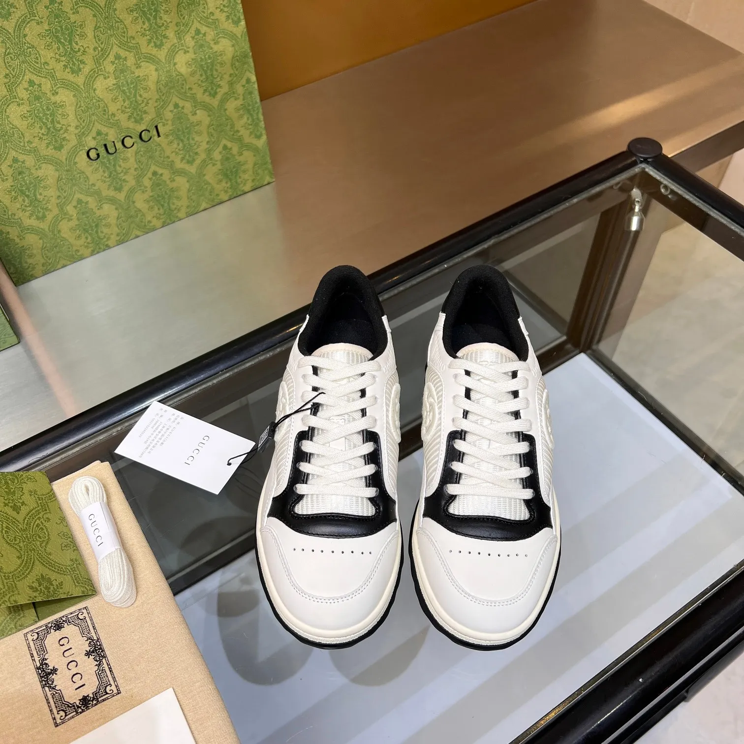 👟👟Ex-factory price 520👟👟 Top version, full styling effect, instant sales of the common practice of soft treading in the market, 💣💣💣Gucci2023 early spring Gucci G home latest hot style MAC80 sports shoes couple style casual retro distressed dirty shoes small dirty shoes small white shoes🌸🌸🌸 original purchase and development Production Gucci MAC80 new hot-selling series. The exquisite and compact interlocking double G logo romantically interprets the aesthetic concept of this series. Made of off-white leather, ▪️Material: original customized imported first-layer cowhide ▪️Inner lining: original customized imported breathable mesh ▪️Outsole: original molded two-color TPU outsole ▪️Sole thickness: 3CM ▪️Size: women's 35-40 / men's 39-45